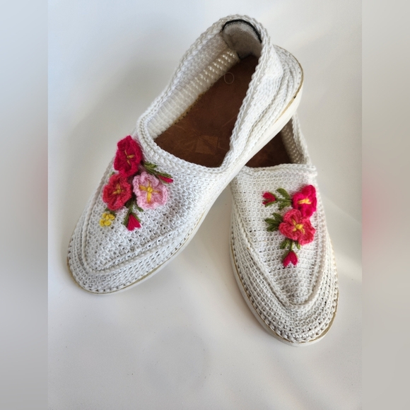 Embroidered Handmade Crochet Floral Women's Shoes Size US 6.5 "One of a kind" - Picture 2 of 7